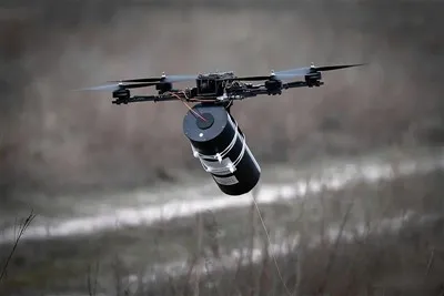 Fiber-styrt drone