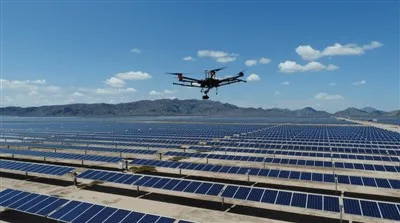 Drone for inspeksjon av solcellepanel